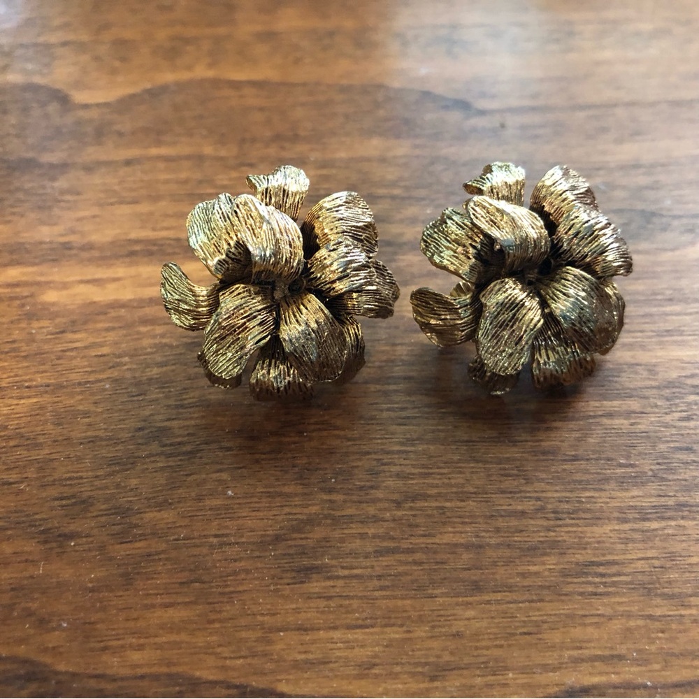Vintage Gold Tone Floral Clip-On Earrings